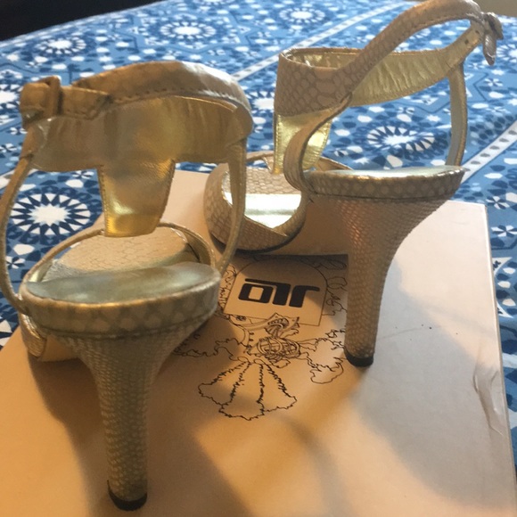 Heels - Picture 3 of 4